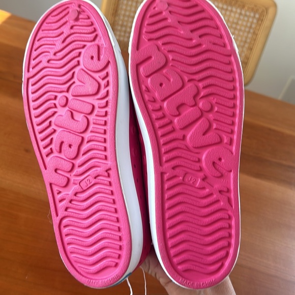 NWT Native Jefferson Hollywood Pink/Shell White US J2 - Picture 5 of 5